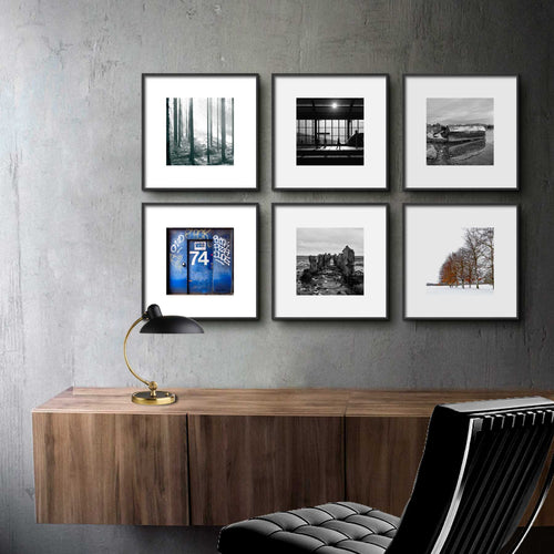 billedvæg med seks kvadratiske fotokunstplakater