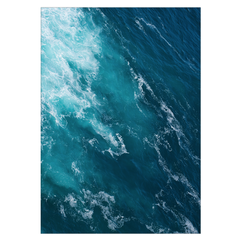 blå plakat med fotokunst motiv af en abstrakt blå havoverflade