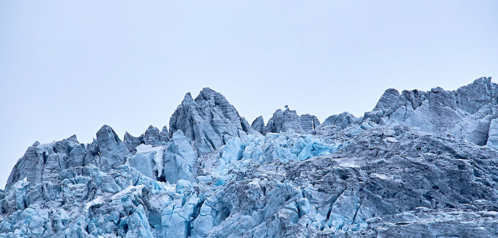 isen på toppen af Folgefonna gletscheren i Norge