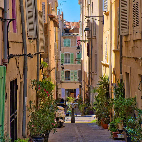 gadebillede fra den gamle bydel i Marseille