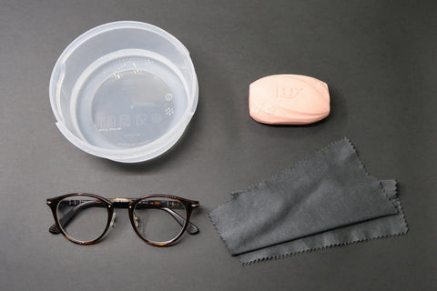 如何清潔眼鏡鏡片 - 工具
