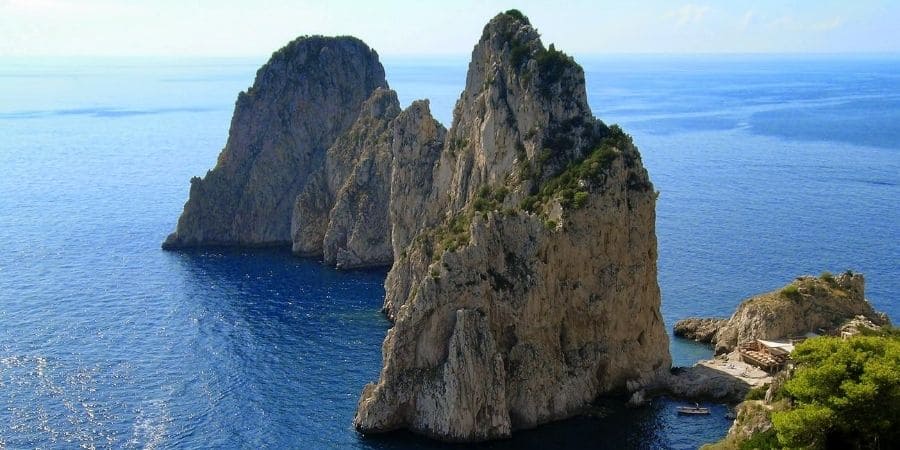 Faraglioni di Capri ed occhiali da sole Cimmino Lab