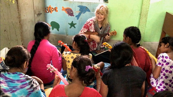 laurie kallivig and the girls of ukulele survivor band project in india