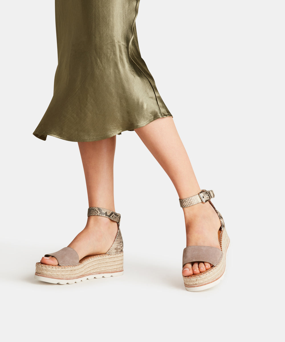 LARITA SANDALS IN TAUPE MULTI – Dolce Vita