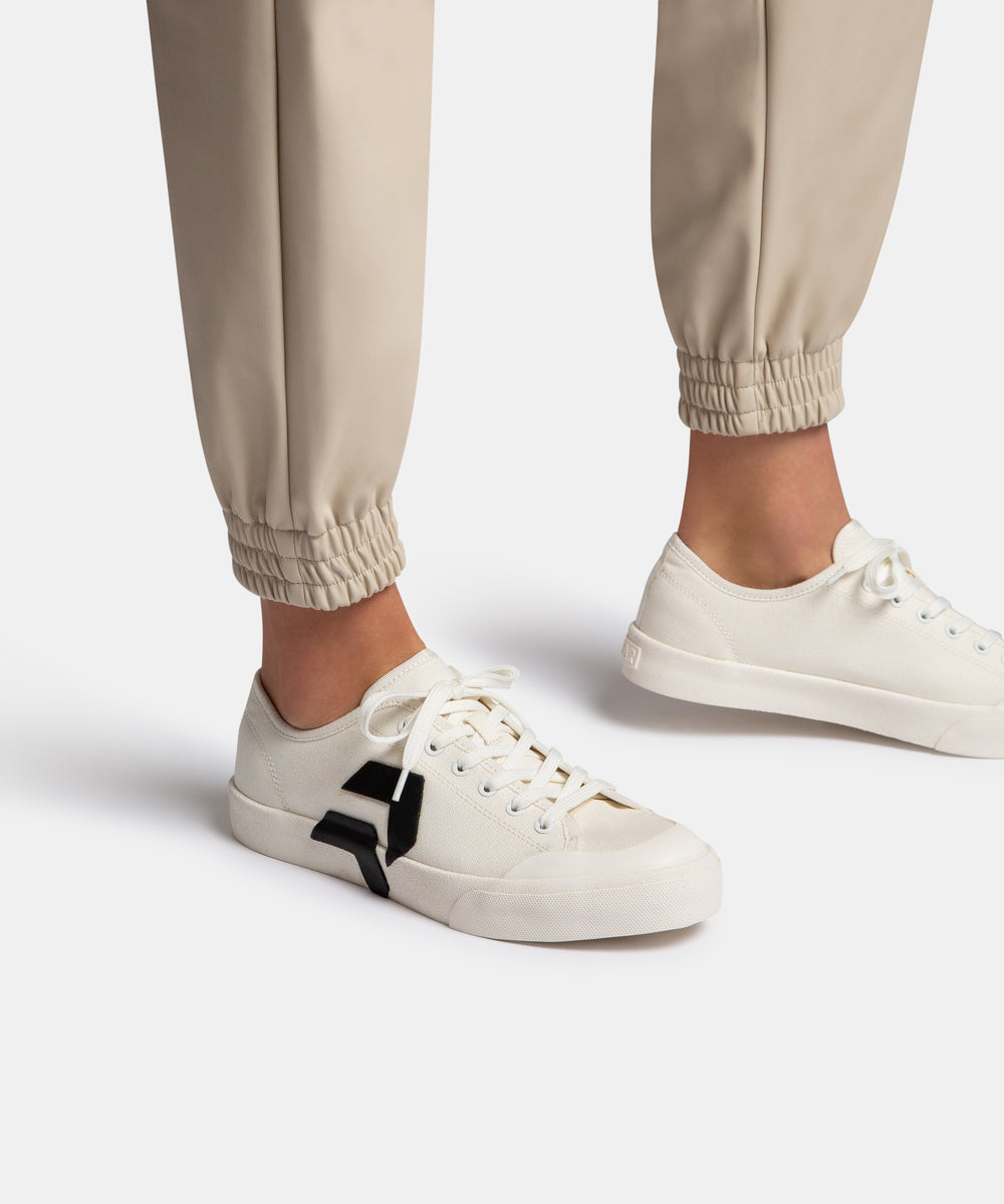 BRYTON SNEAKERS IN WHITE/BLACK CANVAS 