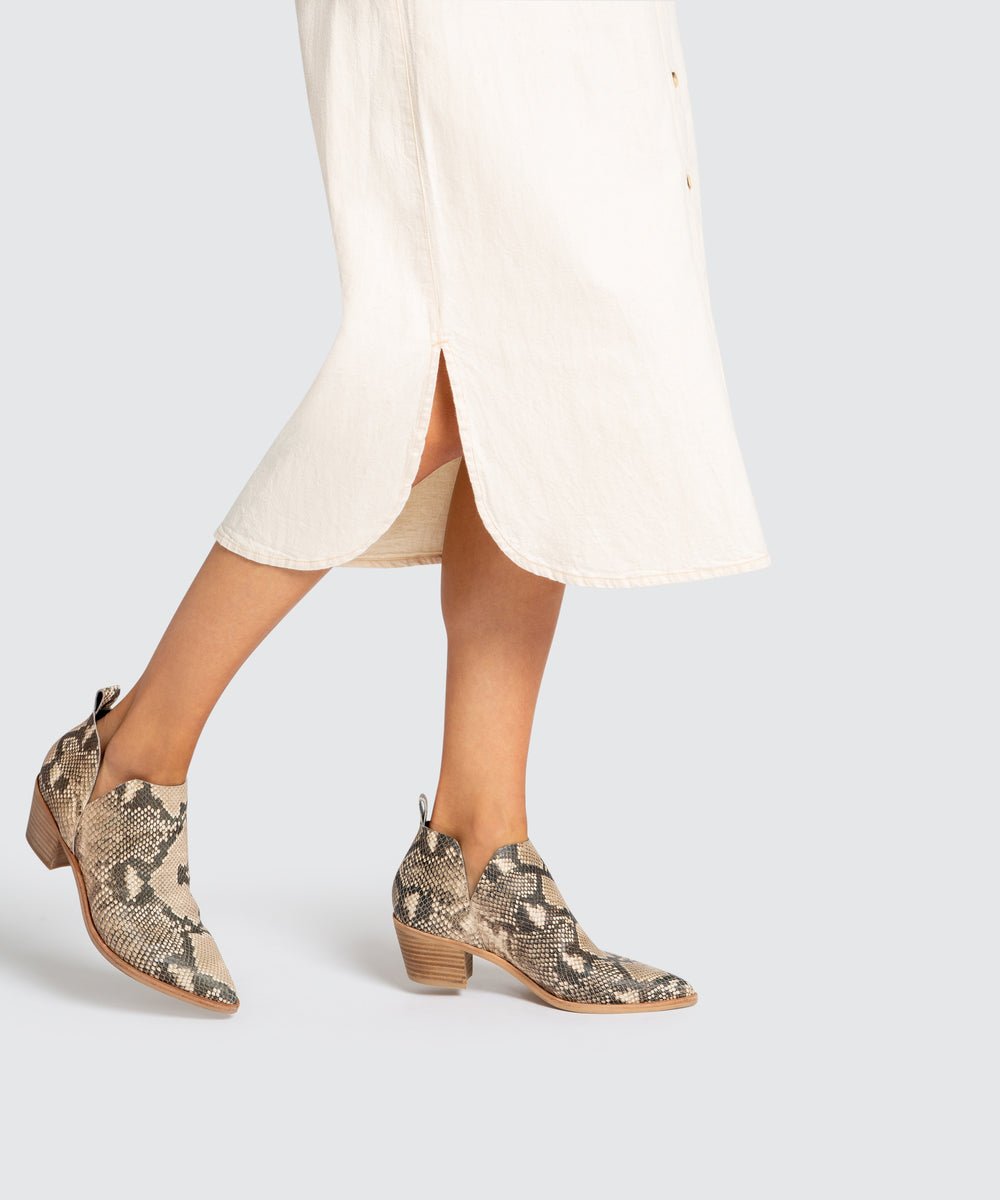 SONNI BOOTIES IN SNAKE – Dolce Vita
