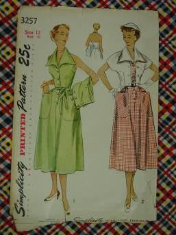 vintage pattern 50s dress have collars