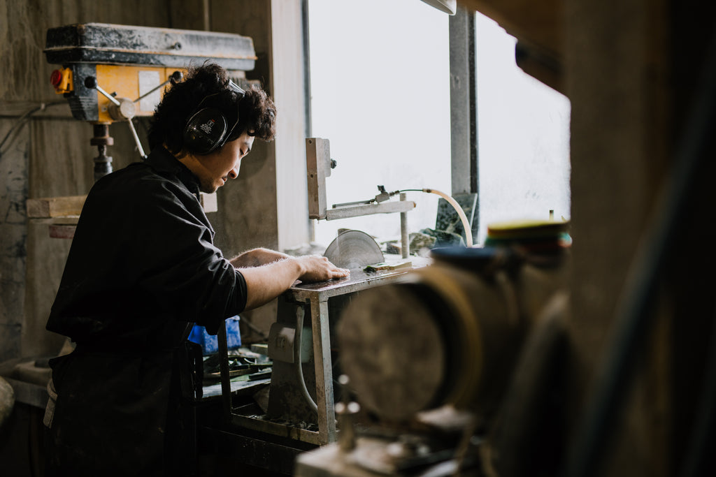 Kyohei Noguchi pounamu carver