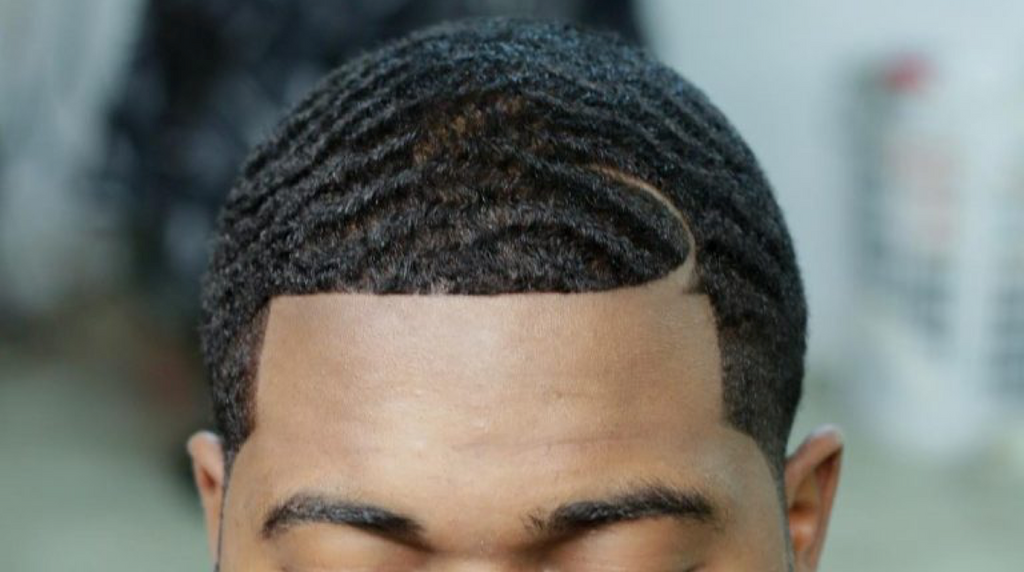 homme noir avec coiffure wave