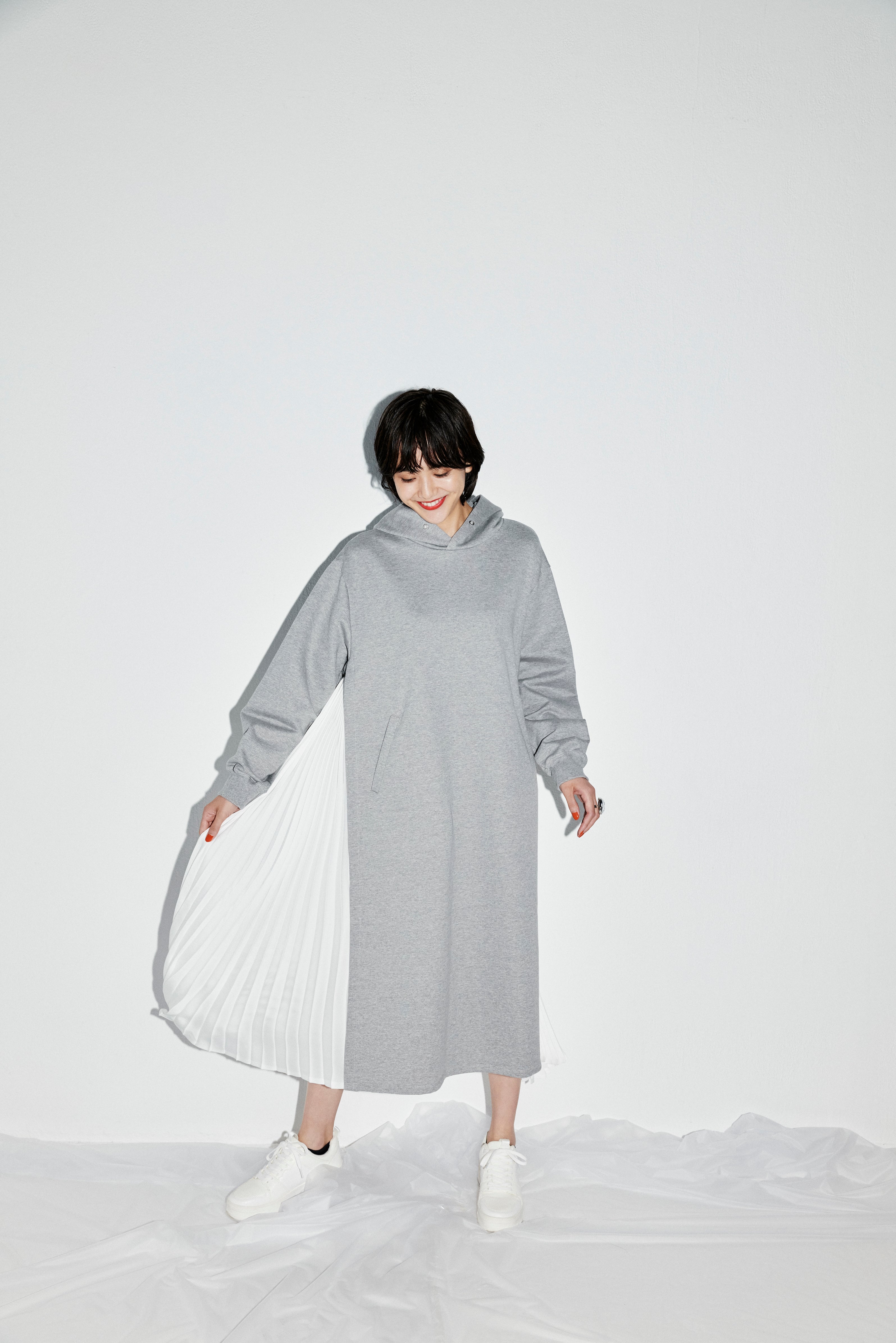 SIDE PLEATS HOOD ONEPIECE[ONLINE LIMITED] – EZUMi