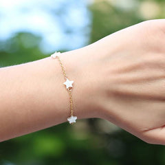 taudrey lucky stars bracelet pearl stars on gold chain dainty pearls red carpet styles trends