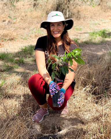 Kira Simpson plants with #sukinreefaid