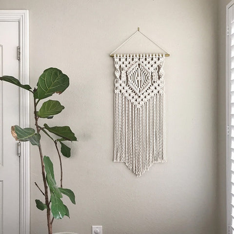 Macrame Diamond DIY Pattern by Reform Fibers - Gorgeous Macrame Wall Hangings plus DIY Patterns