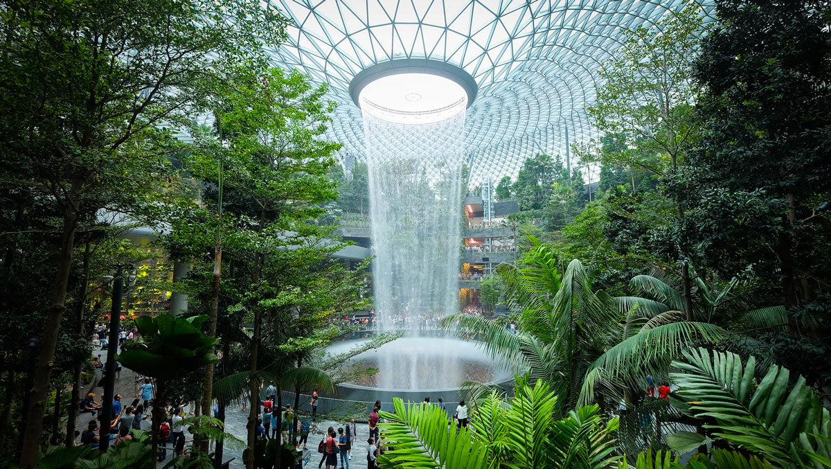  Cascada interior de 40 metros de altura en el Aeropuerto Jewel Changi de Singapur, por Safdie Architects