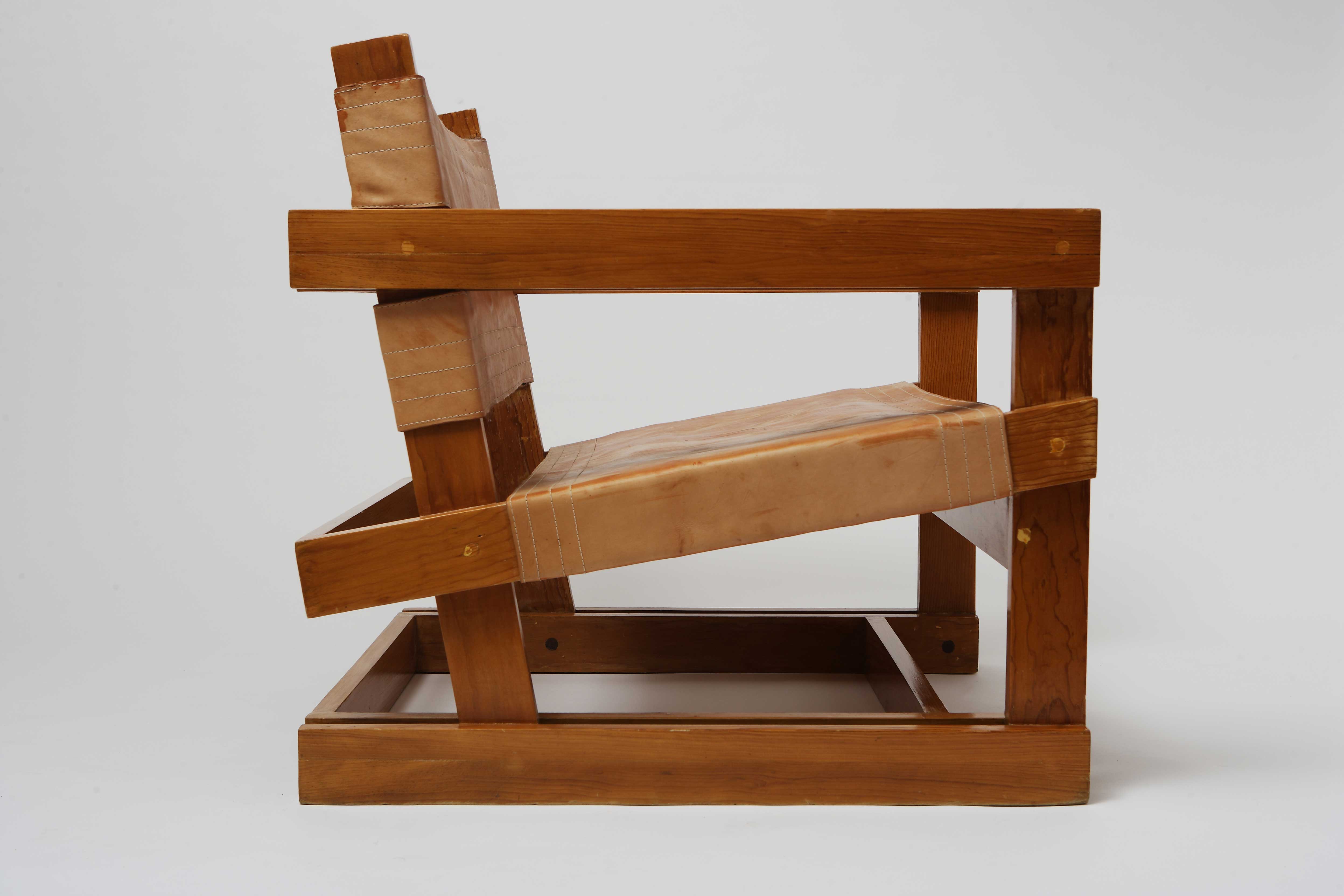Silla Attolini, tablones de pino y asiento en piel (1985) (Foto: cortesía)