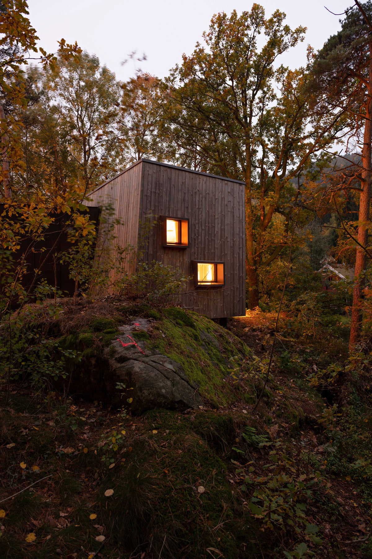 Friluftssykehuset es un retiro al aire libre de dos de los hospitales más importantes de Noruega, un espacio al que se puede llegar caminando y en el que los pacientes pueden descansar tanto física como psicológicamente. La Fundación Friluftssykehuset donó el lugar y Snøhetta fue la firma encargada de su construcción. (Foto: Snøhetta)