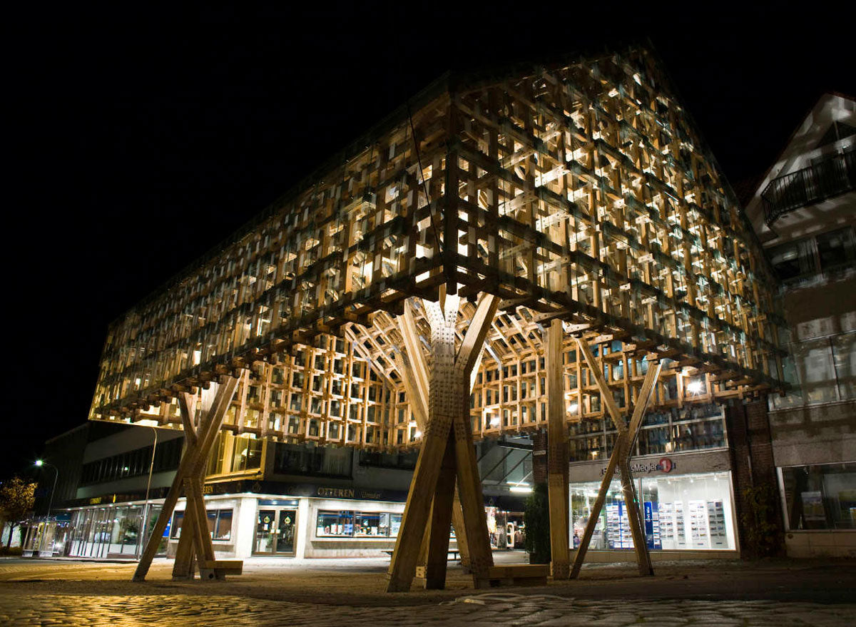 Este proyecto fue llevado por Alup/Atelier Oslo, con el pretexto de que Sandnes fue nombrada capital europea en el 2008. El concurso Norwegian Wood utilizó esto para poner en marcha el plan para posicionar la madera como un material innovador en la arquitectura. (Foto: Jonas Adolfsen)
