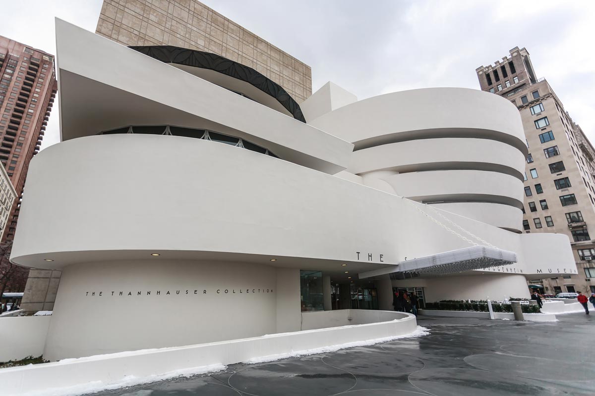 El edificio del Guggenheim NY diseñado por Frank Lloyd Wright experimenta con las posibilidades estructurales y las superficies que se podían generar con el concreto
