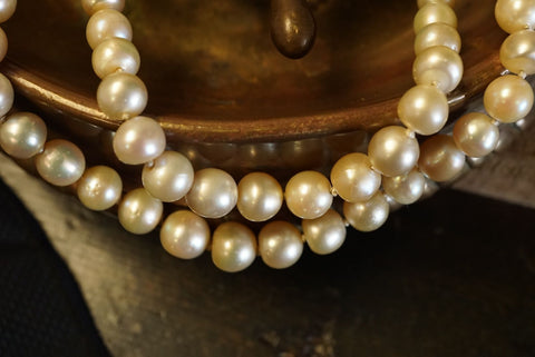 Jogani Tiffany & Co. pearl necklace close-up