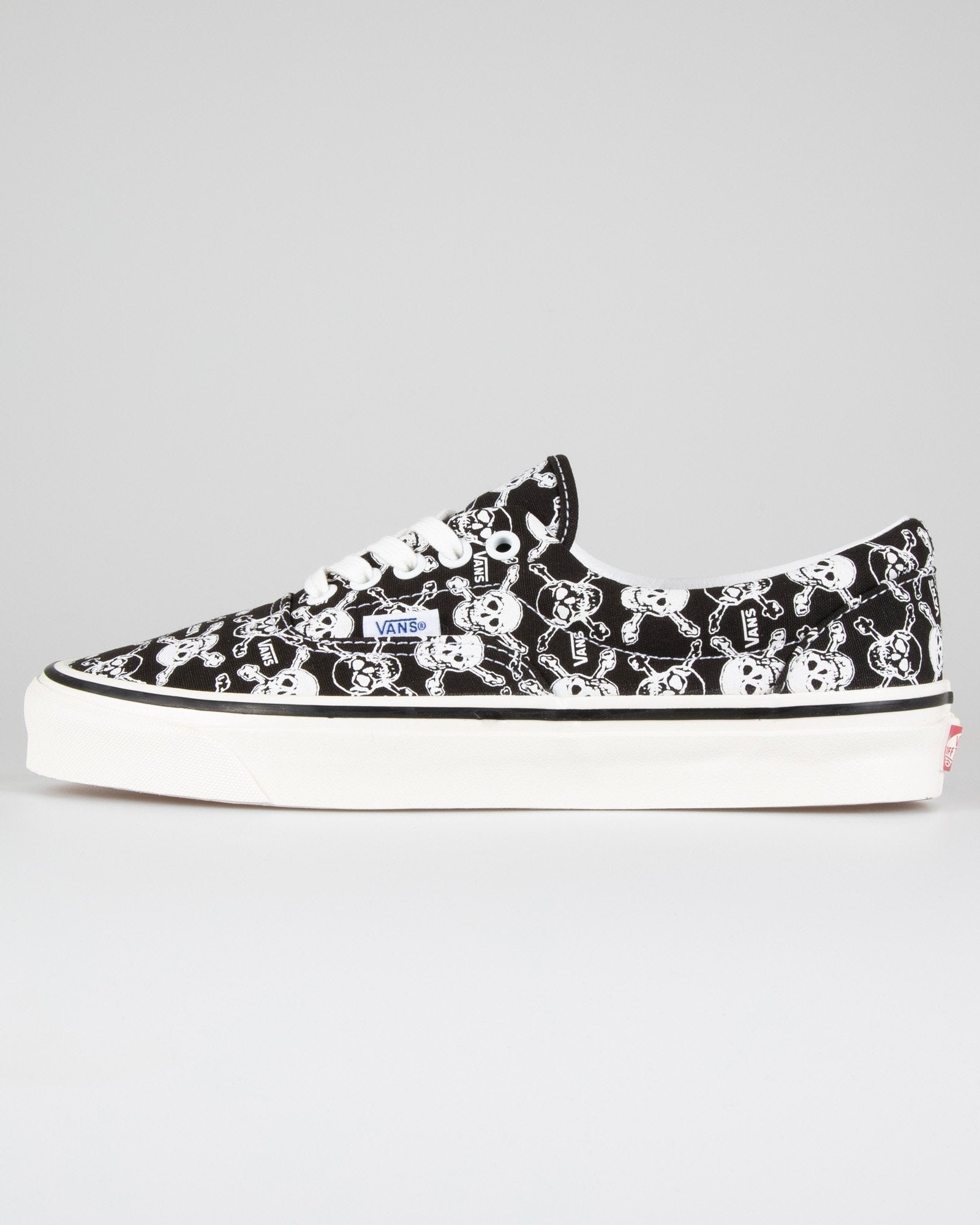 vans authentic skull