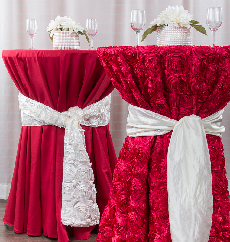 Alternating Fabric Table Settings