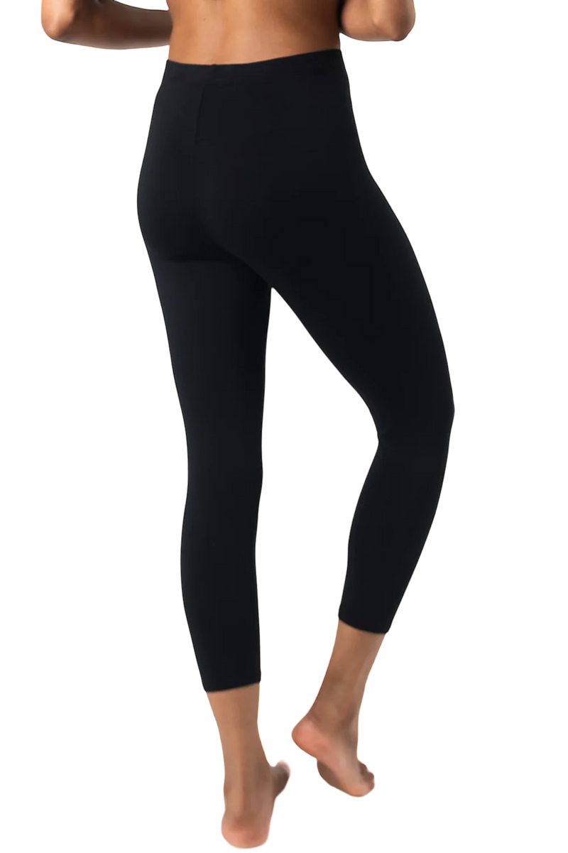 Terrera Black Capri Leggings