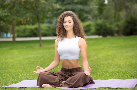 Vinyasa-meditation-deep-breathing-for-energy-vitality-yoga-natureal