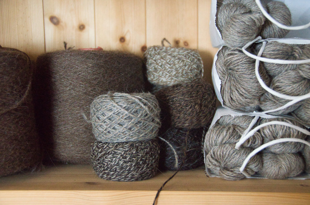 Naturally coloured wool yarn