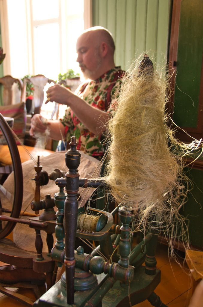 Jon Frederik spinning flax