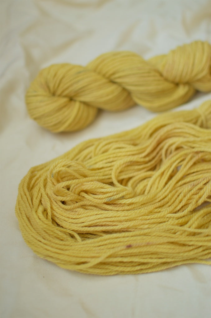 Bundle-dyed yarn