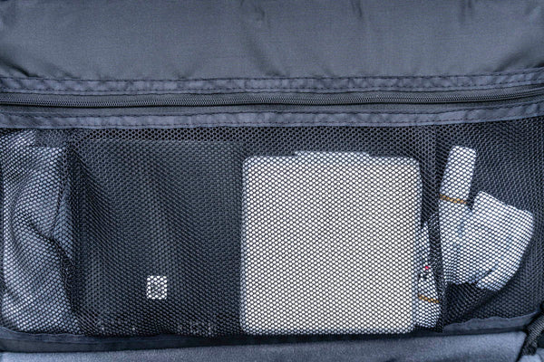 Close up of the remaining accessories in the Vanguard Supreme 37D