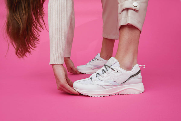 Far subtropisk Give Konfirmationssko 2023 • Hvide sneakers til piger → Kig ind