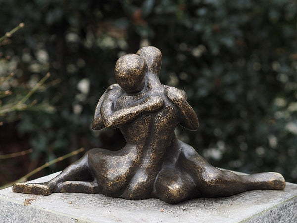 Slechthorend bekennen Kiezen Bronzen beeld liefde – GardenArts