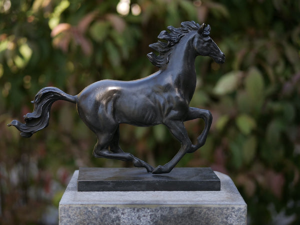 Meyella Vertolking bang Brons beeld paard – GardenArts