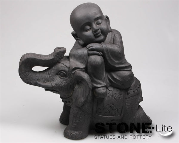 Binnen roltrap Stationair Boeddha op olifant donker – GardenArts