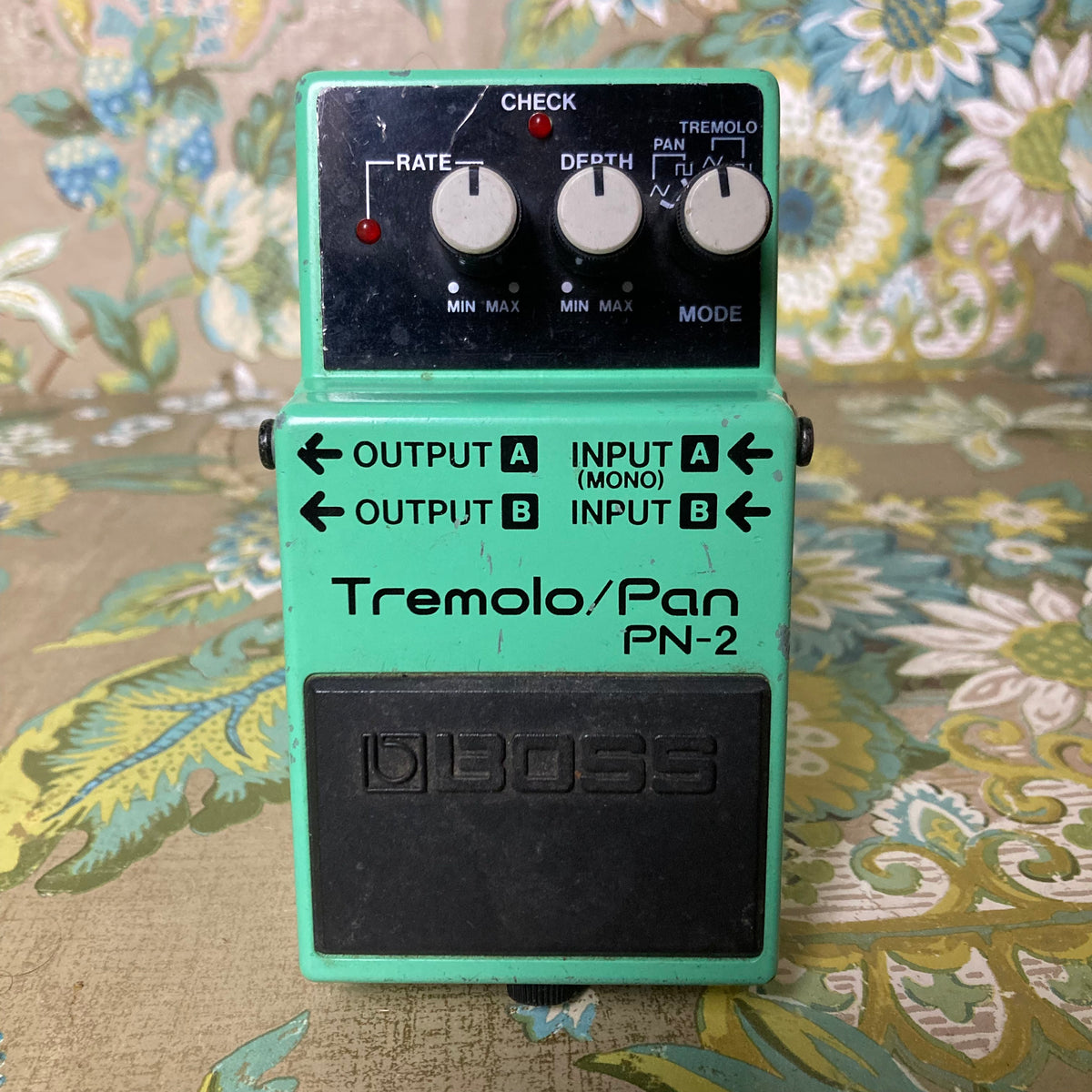 Boss Tremolo/Pan PN-2