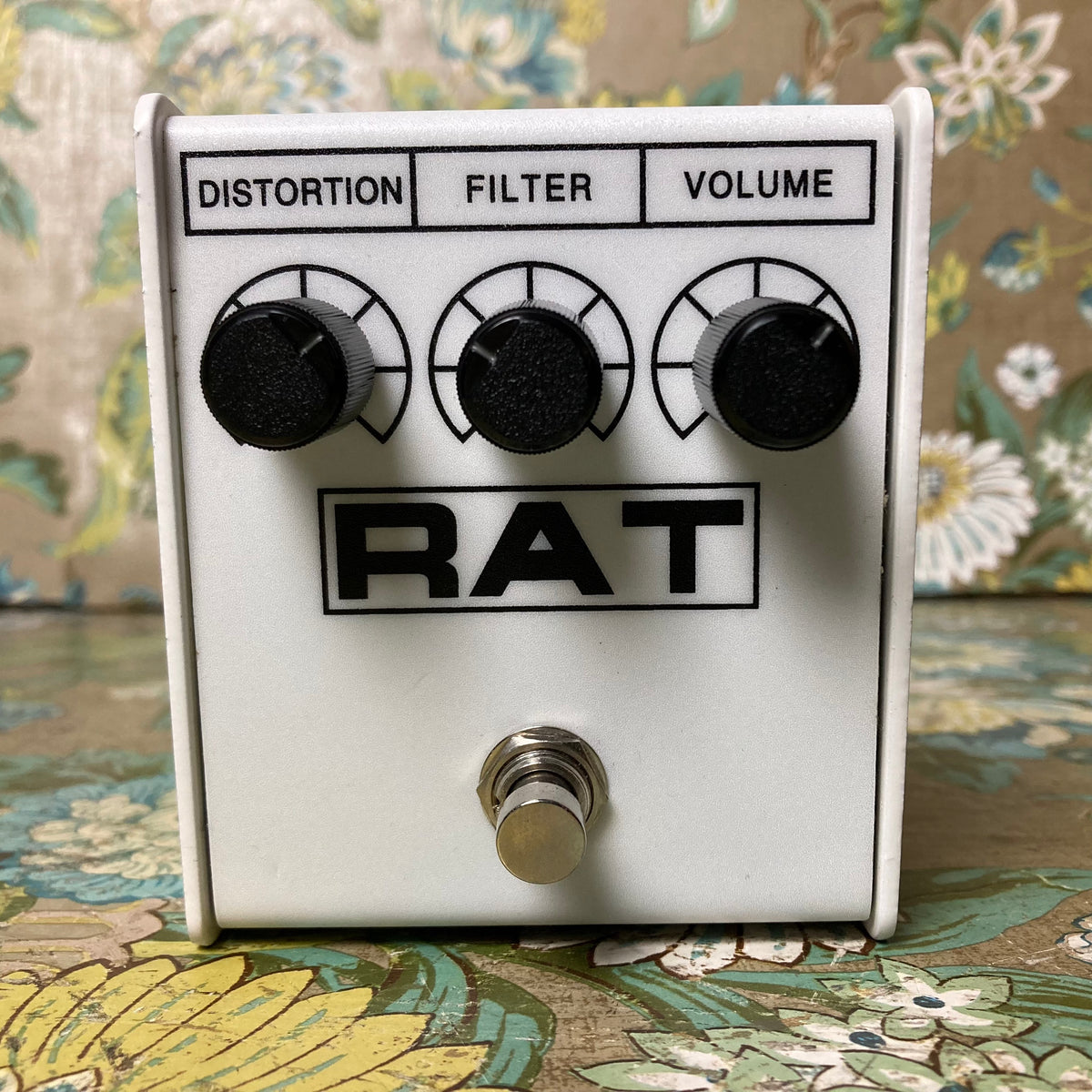 超特価激安 ★新同!レアカラー! Rat Pro White co Pro-co RAT ギター 2 白 2 白 Proco White 限定  【エフェクタースーパープライスSALE】イケベオリジナル プロコ - II RAT ラット エフェクター