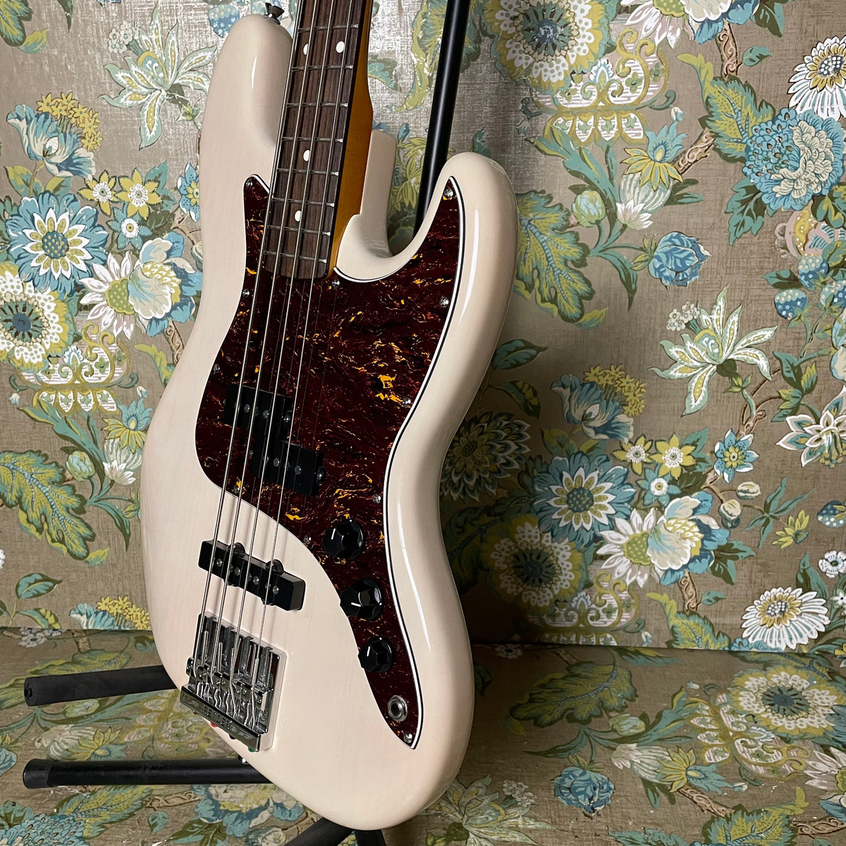 modern player short scale jazz bass