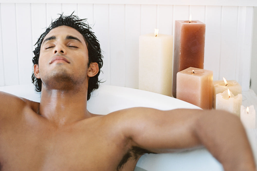 Man relaxing in the bath