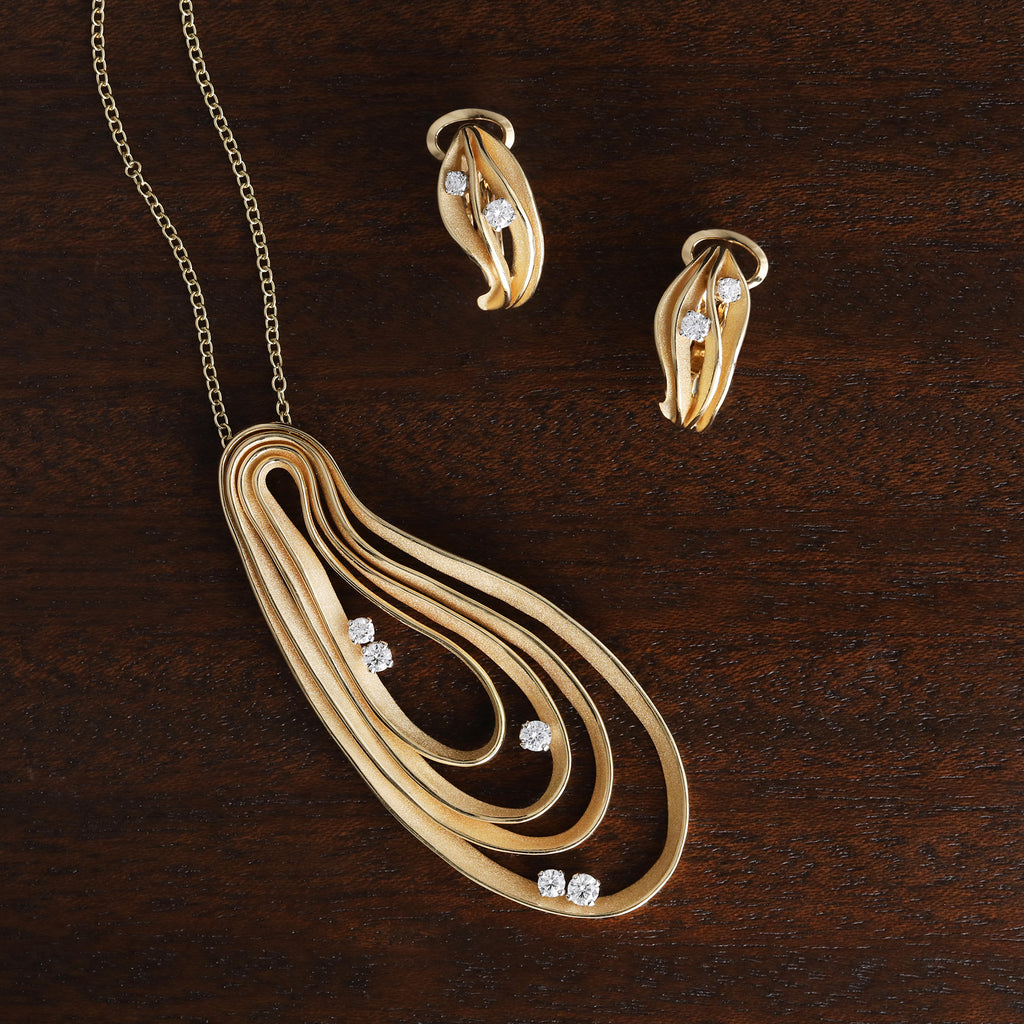 Anna Maria Cammilli Yellow Gold Dune Collection Pendant Necklace and Earrings