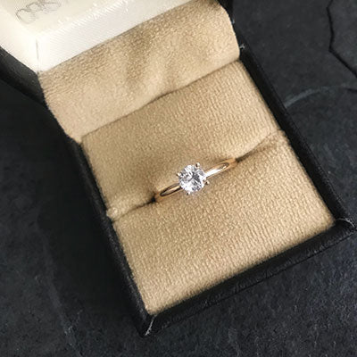 Engagement ring solitaire