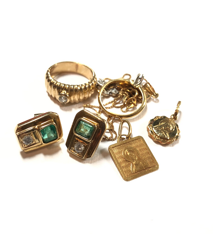 old jewelry made with gold emerald  and diamonds