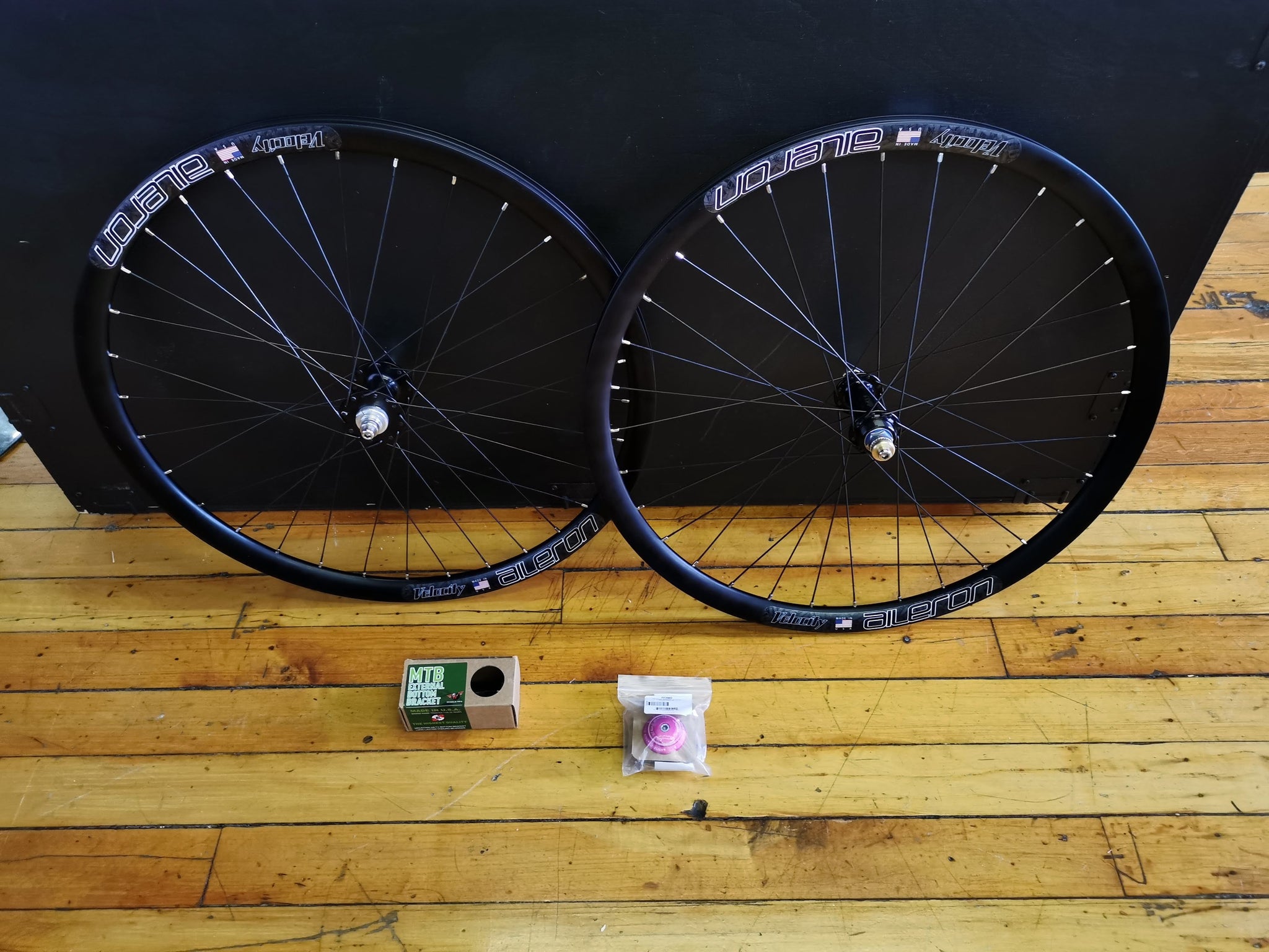 custom bike polo wheel build velocity aileron 26 inch sapim paul wheelset