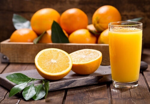 砂糖が多く含まれるオレンジジュースの写真