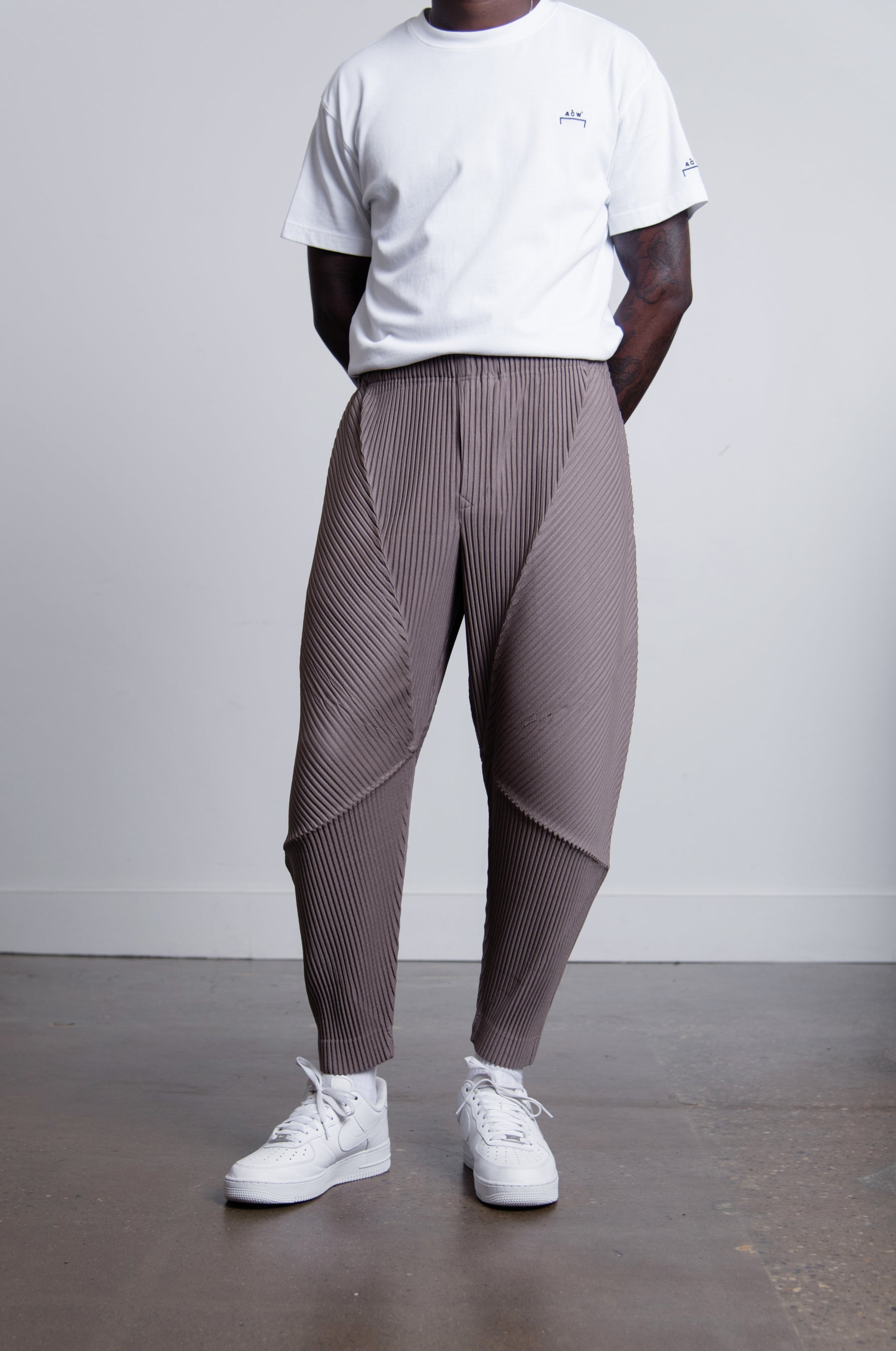 HOMMEPLISSE ISSEY MIYAKE Bottom1 | gulatilaw.com