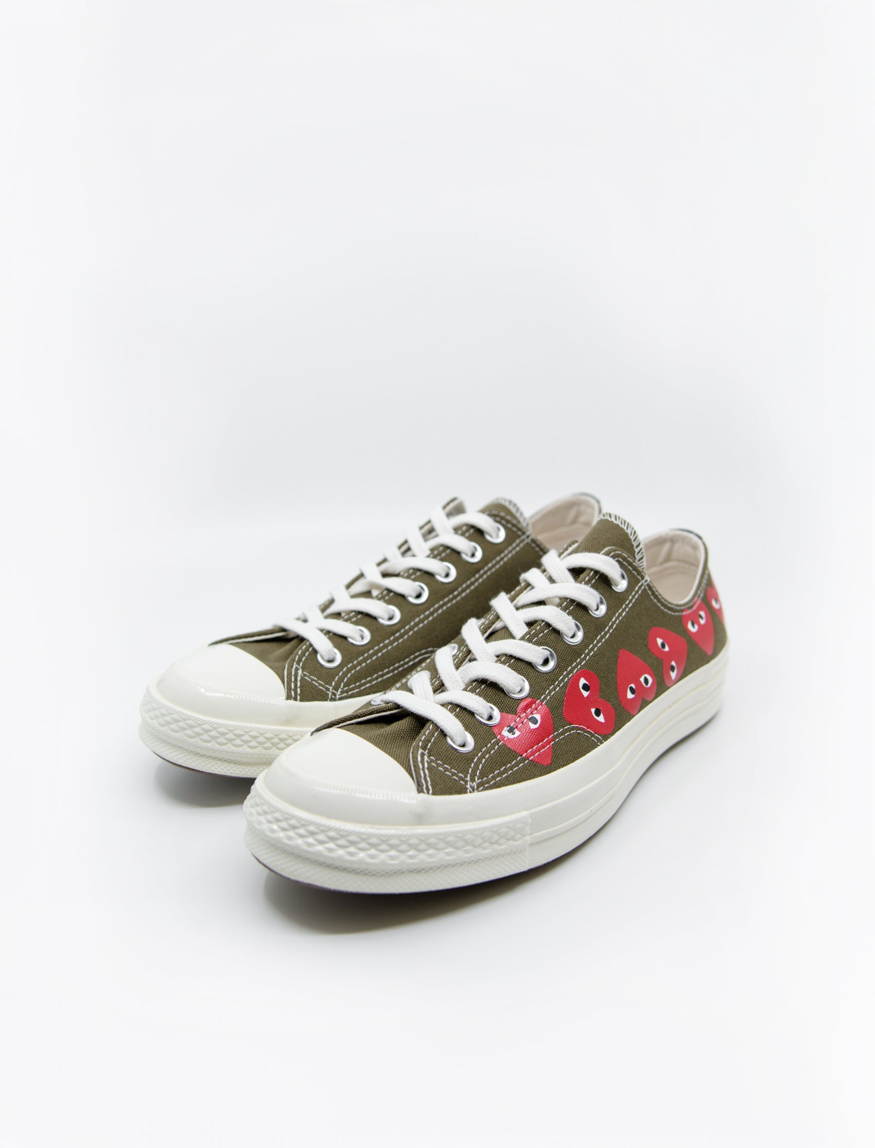 comme des garcons play emblem low top sneaker