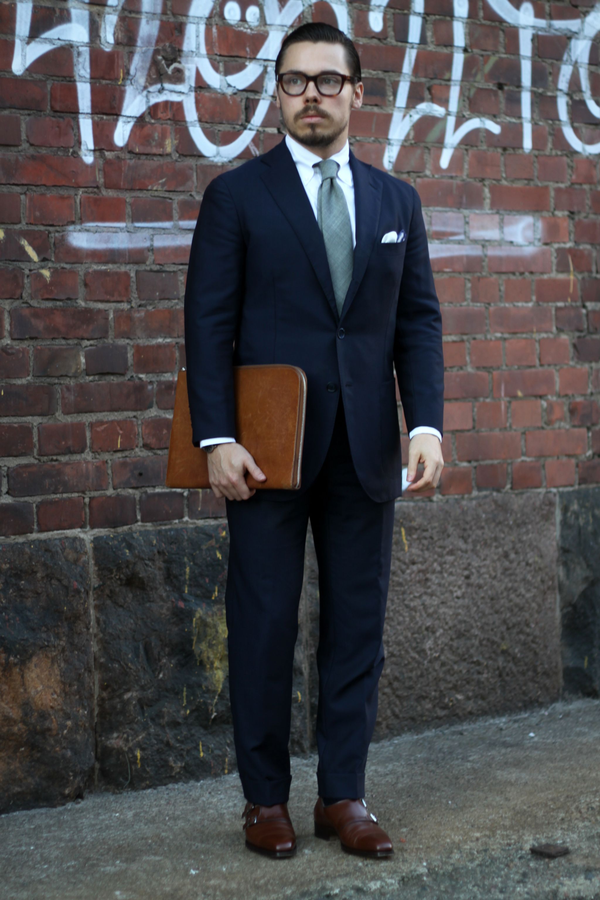 Blue suit with white bd-shirt and double monk shoes