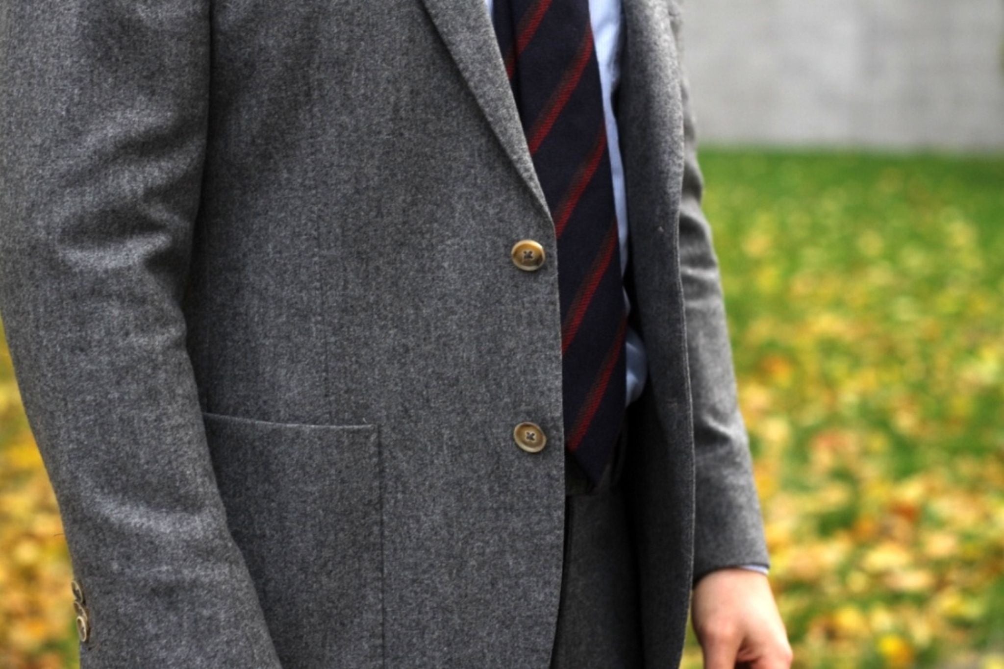 Suit with cashmere tie - Textures of gray flannel and striped cashmere
