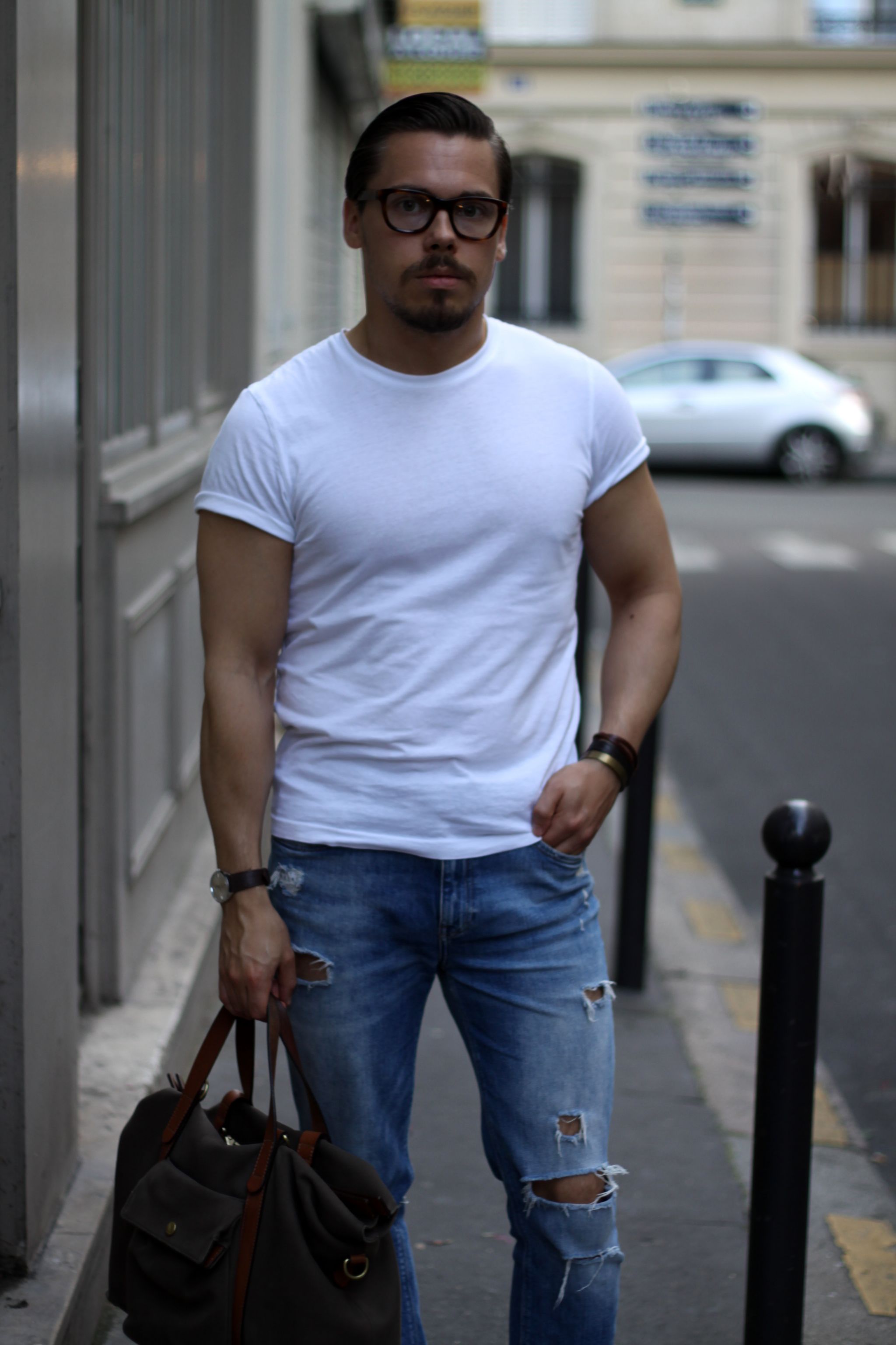 white t-shirt with jeans and mismo bag