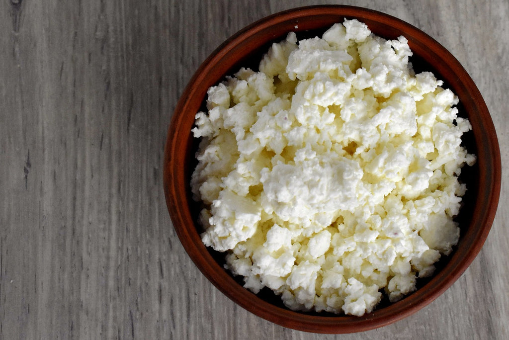 Low-calorie cottage cheese and honey